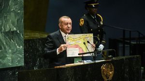 أردوغان عرض  رؤية تركيا للمنطقة الآمنة التي تمتد 480 كيلومترا على طول الحدود السورية التركية- جيتي