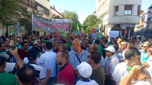 تنطلق التظاهرات رغم موافقة قطاع عريض من الجزائريين على موعد الانتخابات الرئاسية 12 كانون أول المقبل- مواقع تواصل 