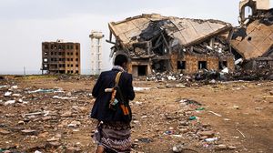 قلبت الحرب، التي استمرت لأكثر من 4 أعوام، حياة اليمنيين رأسا على عقب- الغارديان