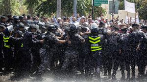  وأعاد اعتصام المعلمين أجواء الاحتجاجات أمام الدوار الرابع في عام 2018 والتي أطاحت برئيس الوزراء السابق هاني الملقي- جيتي 