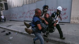 شهدت بيروت اشتباكات عنيفة بين المحتجين والأمن تخللها إطلاق غازات مسيلة للدموع- جيتي
