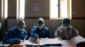الأطباء في العراق تعرضوا إلى كثير من الاعتداءات لا سيما مع ظروف أزمة كورونا- جيتي