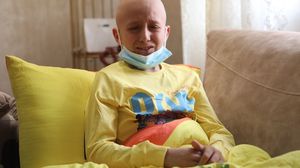 الطفل أحمد (11 عاما) رفض الخضوع لجلسة الكيماوي حزنا على والده- الأناضول