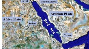 يعدّ البحر الأحمر بحرا عربيا إذ تطل جميع سواحله على دول عربية: السعودية ومصر والسودان والصومال واليمن والأردن وفلسطين