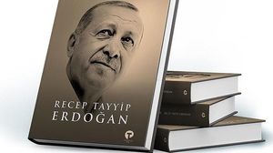 يشير أردوغان في كتابه إلى معضلات السياسة العالمية لا سيما الظلم وأزمة اللاجئين والإرهاب الدولي ومعاداة الإسلام- الأناضول