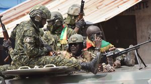 أعلنت قوات خاصة تابعة للجيش الغيني القبض على الرئيس ألفا كوندي وحل الحكومة- جيتي