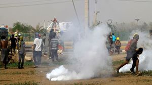 منعت الشرطة السودانية وصول المتظاهرين إلى محيط القصر الرئاسي - جيتي