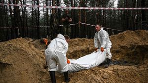 سلطات أوكرانيا قالت إنها وجدت مقابر جماعية بسبب الروس- جيتي