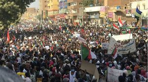 المظاهرات التي قمعتها قوات الأمن خرجت في عدة مدن أبرزها الخرطوم وكانت تطالب بحكم مدني- تويتر