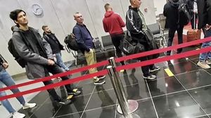 شبان في سن التجنيد بأحد المطارات الروسية بعد القرار- تويتر