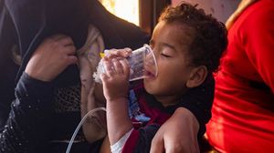 يواجه القطاع الطبي صعوبات ومعوقات عديدة في مواجهة انتشار الكوليرا بسوريا - جيتي