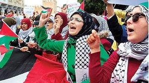 الكوفية الفلسطينية من غطاء رأس إلى رمز وطني يتوشحه الأحرار (أرشيف)