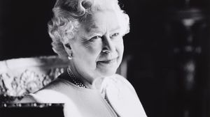 أصدر قصر باكنغهام بيانا موقعا باسم الملك الجديد تشارلز قال فيه إنه يعرب عن بالغ حزنه لوفاة الملكة إليزابيث- قصر باكنغهام