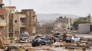 تضارب التقارير والمعلومات حول عدد ضحايا الإعصار الذي اجتاح مدينة درنة شرق ليبيا فجر أول أمس الأحد.. (الأناضول)