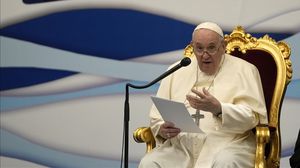 رفض البابا وصف المهاجرين الذين يعبرون البحر بأنهم "غزاة" - الأناضول
