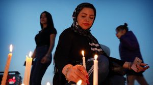 عراقيون يشعلون الشموع حزنا على عدد من ضحايا حوادث قاتلة- جيتي