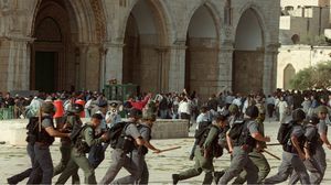 أدت أحداث الانتفاضة والجرائم الإسرائيلية إلى استشهاد ما يقرب من 4500 شهيد فلسطيني- جيتي