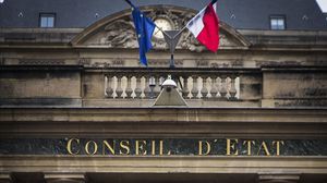 الحكومة الفرنسية منعت ارتداء العباءة في المدارس- الأناضول