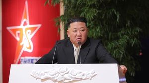حضر كيم جونغ-أون عرضا عسكريا في العاصمة بيونغيانغ بمناسبة الذكرى الـ75 لتأسيس كوريا الشمالية - الأناضول 