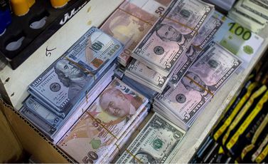 GettyImages-ليرة دولار تركيا