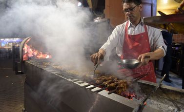 طهي الطعام الشواء- جيتي