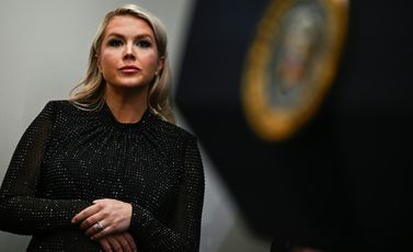 المتحدثة باسم البيت الأبيض كارولاين ليفيت في صورة مؤرخة 25 نيسان/أبريل 2026