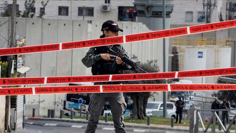 سائح تركي يطعن جنديا إسرائيليا في القدس.. أنباء عن استشهاده (شاهد)