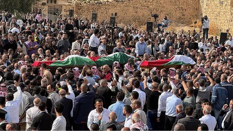 تشييع حاشد لضحايا هجوم الكرك.. ورئيس ورزاء الأردن يتوعد المنفذين (شاهد)