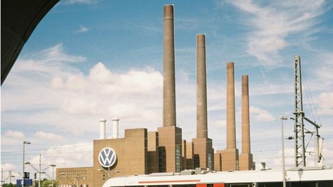 نائب ألماني يحذر من تورط برلين بجرائم حرب يعد الكشف عن علاقة فولكسفاغن بـ