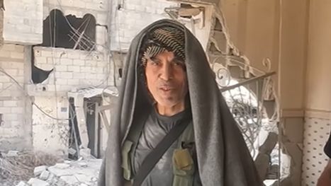 الإعلام الإسرائيلي يبث مقطعا مصورا جديدا للسنوار قبل استشهاده شاهد