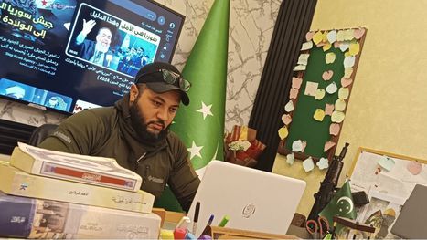 المصري أحمد المنصور يظهر بـ"ساحة غزة" في إدلب بعد ...