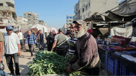 مسيرة في خان يونس تندد بالبطالة والجوع وتدعو لرفع الحصار عن غزة