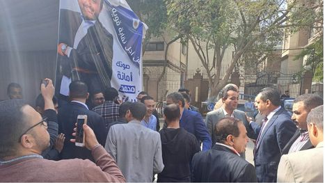 كيف نجح مرشح المعارضة بانتخابات نقابة الصحفيين في مصر؟ (صور)