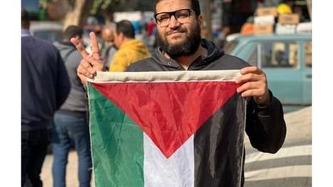 أنباء عن اعتقال الشاب المصري الذي ظهر باكيا بحرقة من أجل غزة