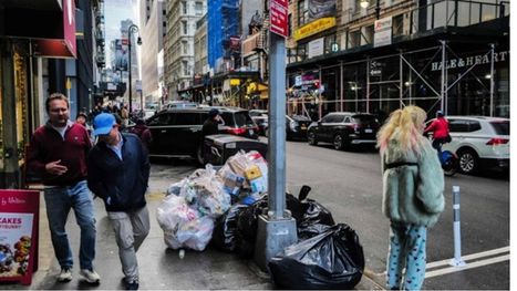 بلدية نيويورك تطلق "ثورة النفايات" للتخلص من أكوامها في شوارع المدينة