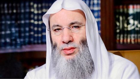 بكاء الداعية محمد حسان لحظة إبلاغه بخبر وفاة العالم أبو ...