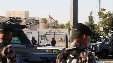 أجهزة الأمن الأردنية تمنع تظاهرة أمام السفارة الأمريكية ...