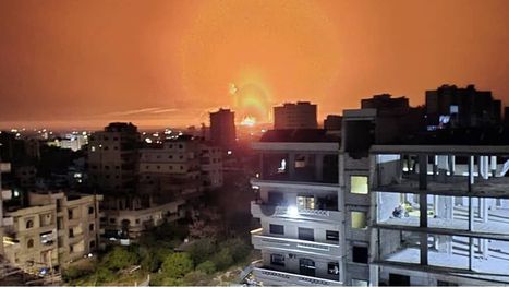 غارات عنيفة للاحتلال على اللاذقية تستهدف ميناء وموقعا ...