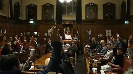 قرار تاريخي.. أكسفورد تسحب استثماراتها لدى الاحتلال دعما ...