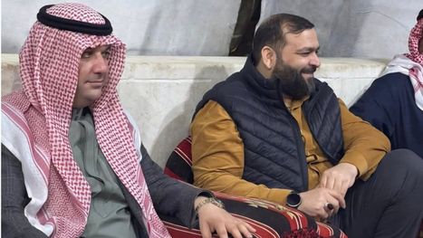 مسؤول ملف العشائر في سوريا يعتذر بعد صورة أثارت جدلا واسعا