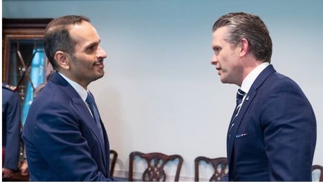 لقاء يجمع رئيس الوزراء القطري بوزير الحرب الأمريكي في واشنطن