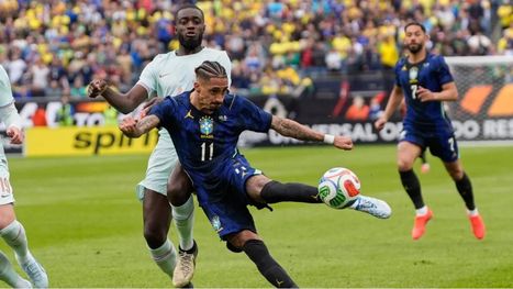 بعد إصابته مع البرازيل.. تعرف على مدة غياب رافينيا عن برشلونة