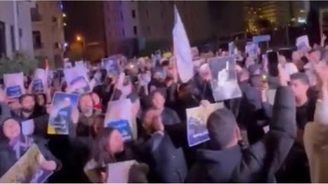 أنصار حزب الله يتظاهرون احتجاجا على استهداف الصحفيين (شاهد)