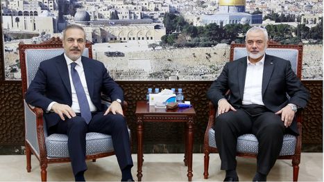 هنية يلتقي وزير خارجية تركيا.. بحثا تطورات العدوان على قطاع غزة