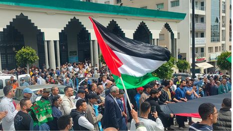وقفة احتجاجية في الدار البيضاء بالمغرب تنديدا بالدعم الأمريكي للاحتلال (شاهد)