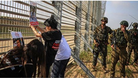 أهالي أسرى إسرائيليين ينظمون وقفة على حدود غزة.. طالبوا ...