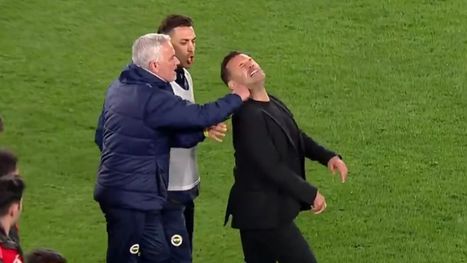 مورينيو يعتدي على مدرب غلطة سراي.. والنادي يرد ...