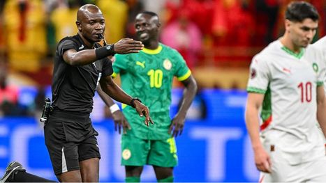 فيفا يطيح بحكم نهائي أمم أفريقيا ويستبعده من مونديال 2026