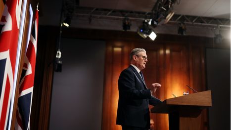 يضم 30 دولة.. اجتماع في بريطانيا لبحث تأمين الملاحة بمضيق هرمز