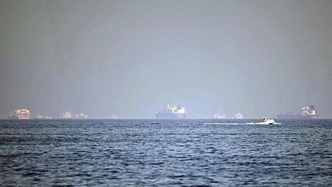 أسطول ناقلات نفط يغادر الخليج ويعبر مضيق هرمز مع استمرار فته